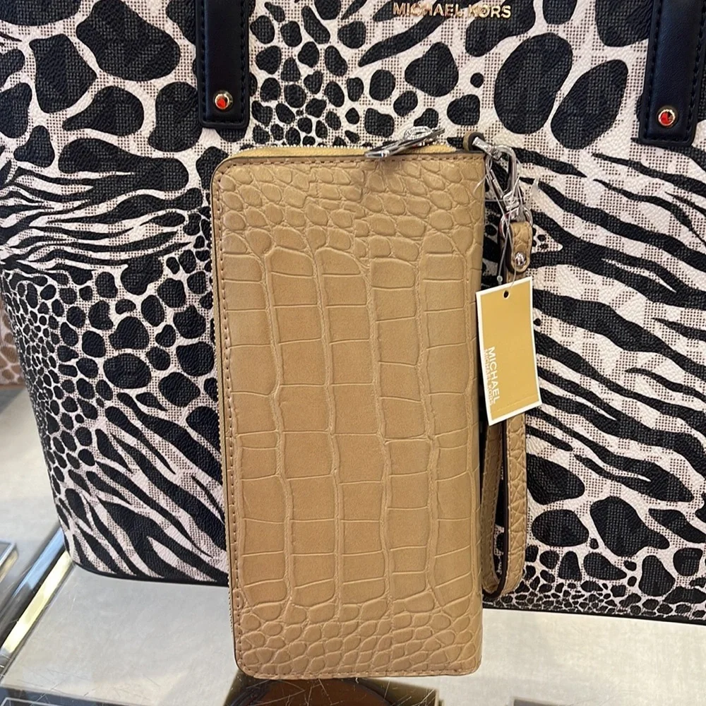 Michael Kors Large Jet Set Travel Continental Wristlet Phone Holder Case Wallet